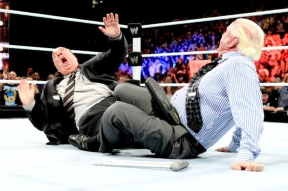 Raw SuperShow: Επέστρεψε στο WWE o Ric Flair (photos+videos)