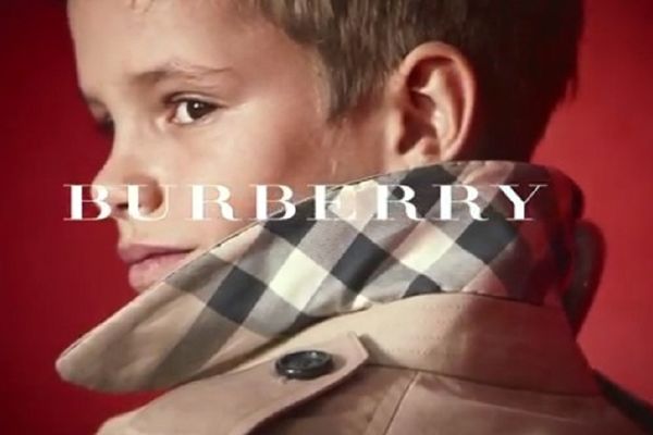 Μοντέλο ο γιος του Μπέκαμ, Ρομέο! (video)