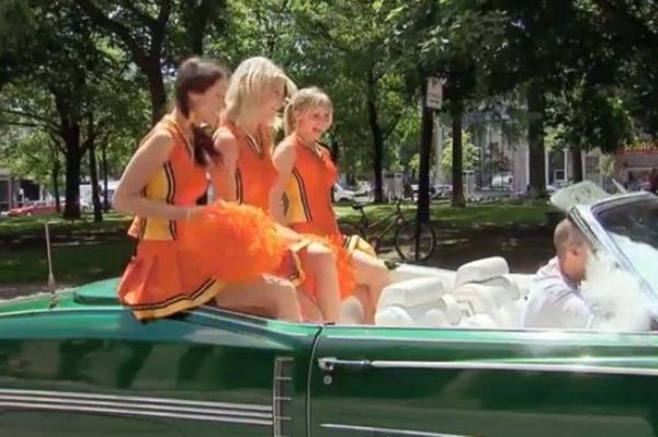 Oι cheerleaders προτίμησαν την αμαξάρα και την... πάτησαν! (video)