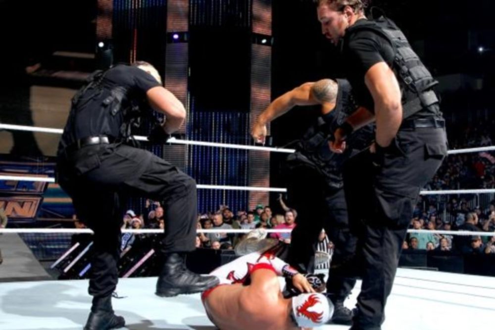 WWE: «Νυστέρι» για Sin Cara