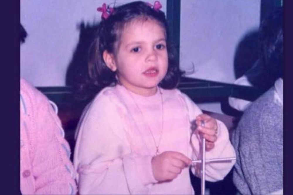 «Τρίγωνα, κάλαντα..», τραγουδούσε η μικρή τότε…
