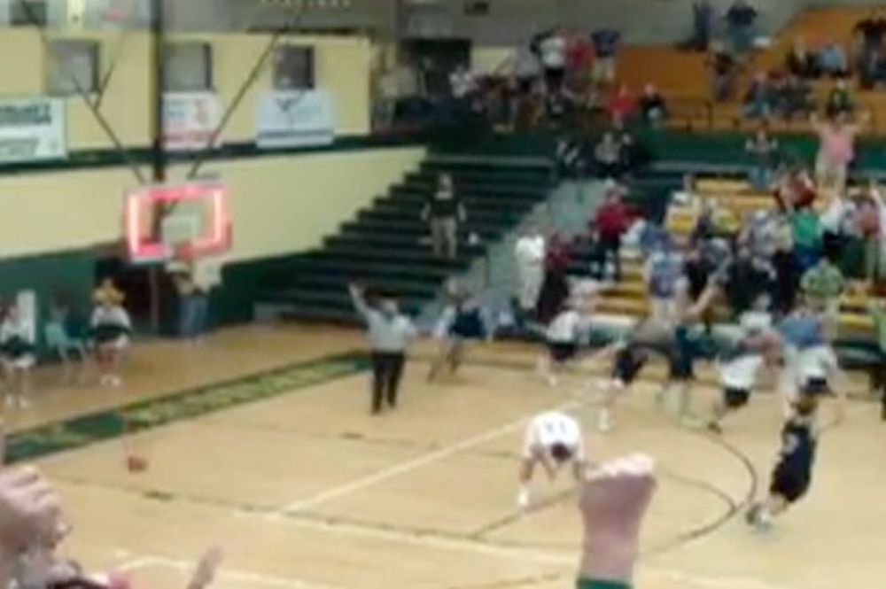Τρία buzzer beaters από μια ομάδα σε ένα ματς! (video)