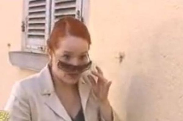 O επιδειξίας βρήκε το... μάστορά του! (video)