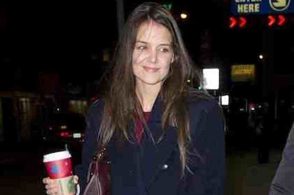 Katie Holmes: χάλια η θεατρική της καριέρα
