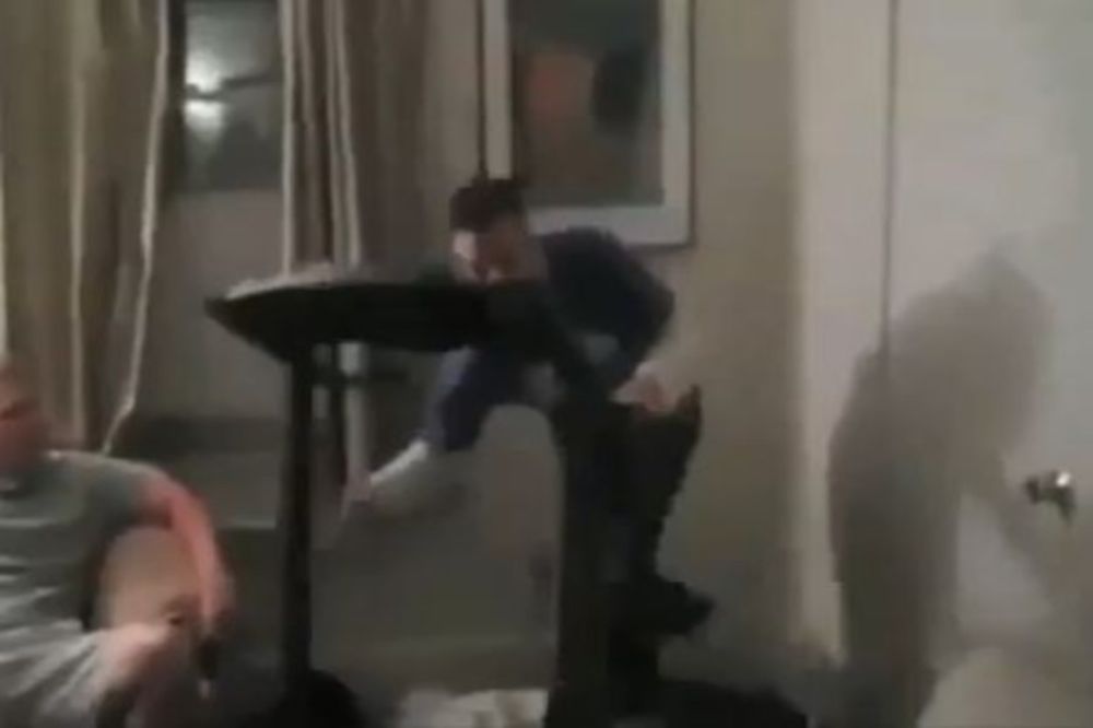 Προσοχή όταν κάνετε... διάδρομο (video)