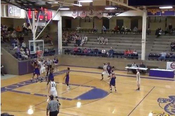 Buzzer beater σε… 7 δέκατα! (video)