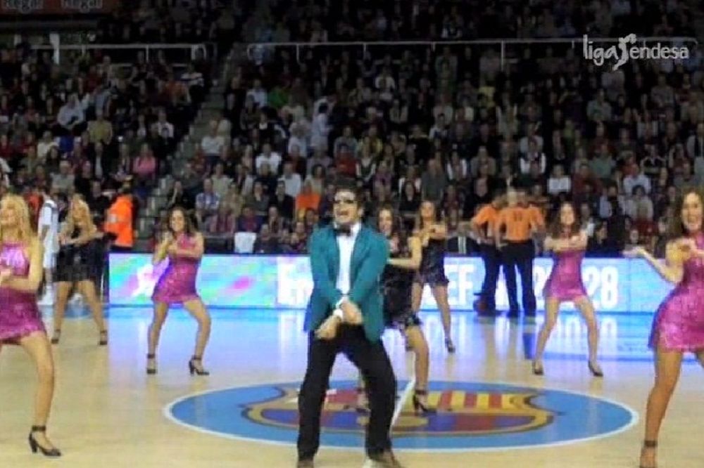 Ο PSY και το Gangnam Style του στο Μπάρτσα-Ρεάλ! (video)