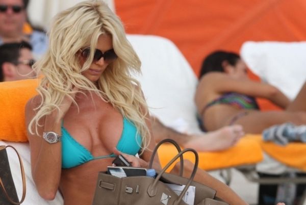 Έβαλε... φωτιά στο Μαϊάμι η Victoria Silvstedt! (photos)