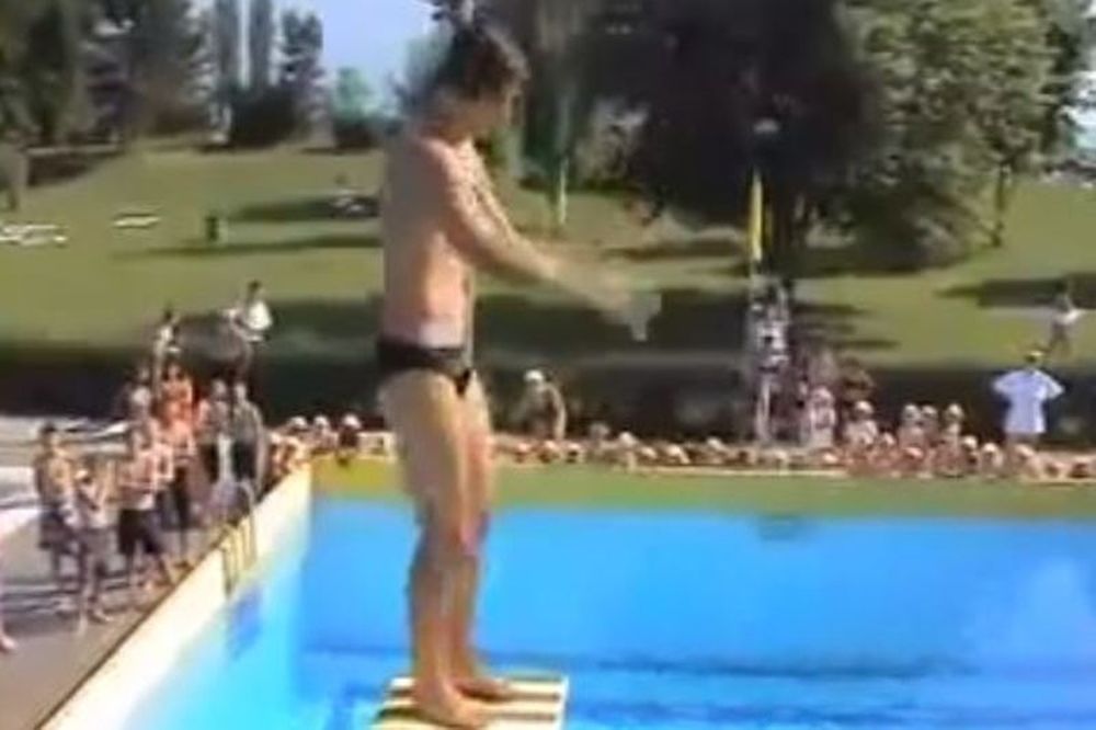 Tι τις ήθελες τις φιγούρες μεγάλε; (video)