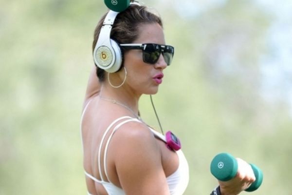 H Jennifer Nicole Lee... γυμνάζεται! (photos)