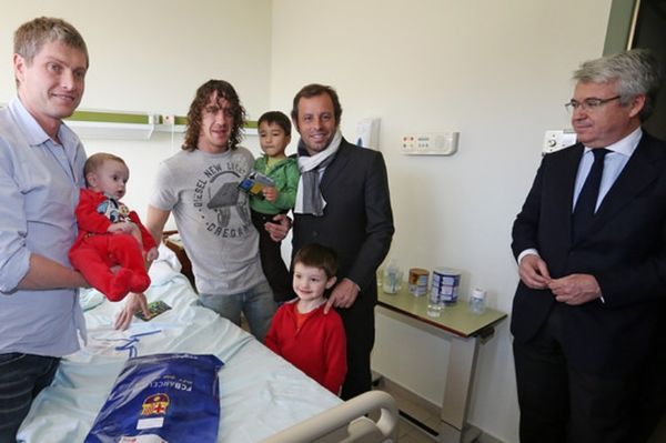 Μπαρτσελόνα: Η γιορτινή επίσκεψη σε νοσοκομεία (video)