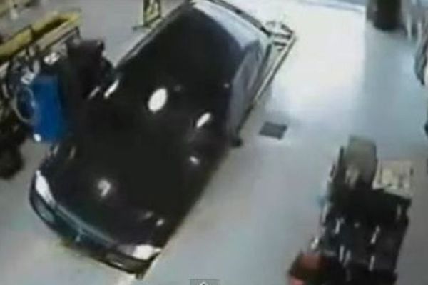 Οταν η βλακεία κρατάει... τιμόνι (video)