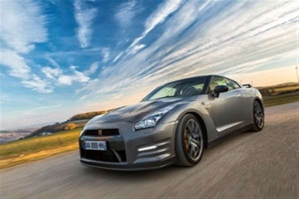 Το NISSAN GT-R ανεβάζει πιο ψηλά τον πήχη!