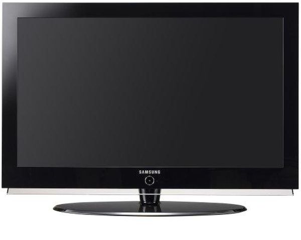 Τι κάνει νιάου - νιάου στην τηλεόραση; (Video)