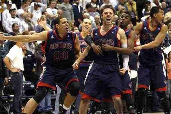St. Mary's: Το buzzer beater της χρονιάς από τον Ντελαβεντόβα! (video)