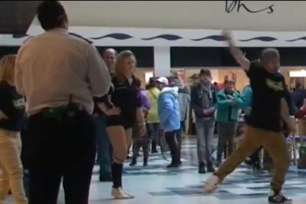 Σεκιούριτι χάλασαν πάρτι σε εμπορικό κέντρο...