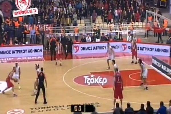Ολυμπιακός: Η επίμαχη φάση με Σιένα (videos)
