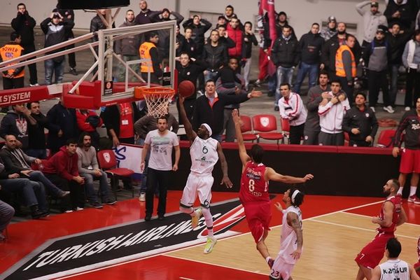 Ολυμπιακός: Μετράει το καλάθι του Μπράουν; (videos)