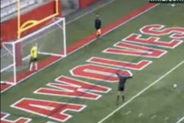 Το πιο αστείο πέναλτι που έχετε δει... (Video)