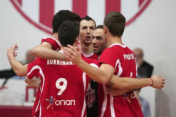 Εκτός Ευρώπης ο Ολυμπιακός, ήττα 3-0 από Στρόιτελ