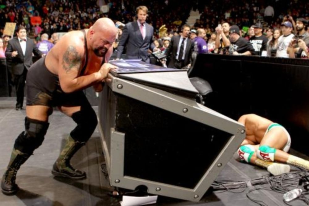 SmackDown: Νευριασμένος γίγαντας (photos+video)