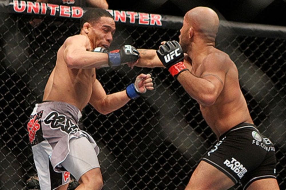 UFC on FOX 6: Επιβίωσε ο «Mighty Mouse» (videos)