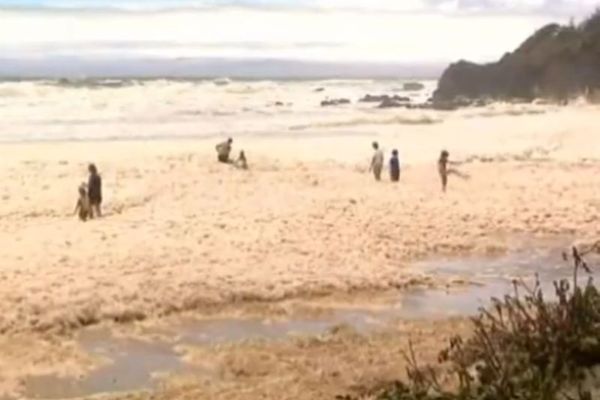Παραλία της Αυστραλίας έβγαλε... αφρούς (Video)