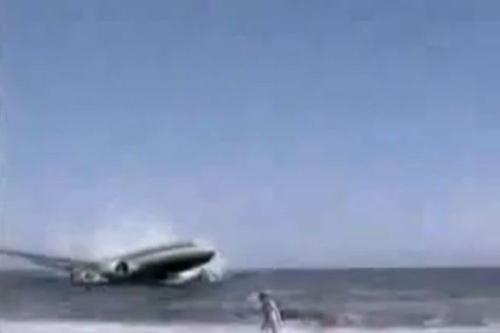  Τρέιλερ... σοκ με πτώση αεροπλάνου (Video)