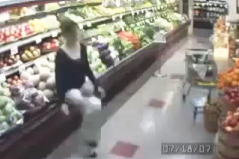 Κόλπα... Ροναλντίνιο κοπέλας σε super market! (video)