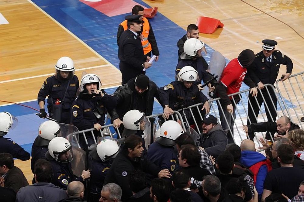 Στον εισαγγελέα δυο συλληφθέντες από τον τελικό