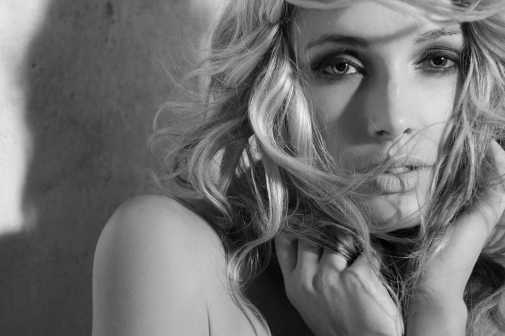 Προβλήθηκε το reality της συντρόφου του Πιστόριους (video)