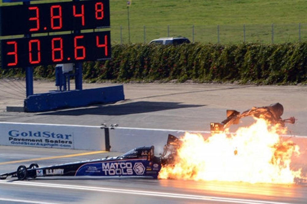 NHRA: Επέζησε από θαύμα (video)