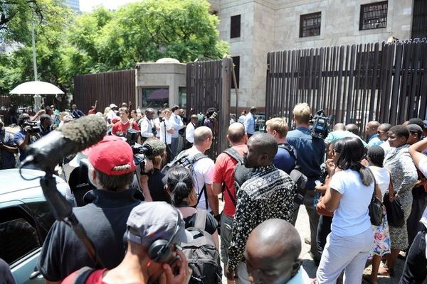 «Χαμός» για μια θέση στη δίκη Πιστόριους