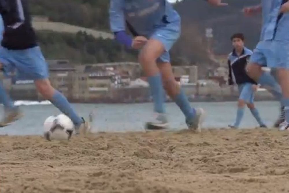 Στην παραλία που έμαθαν ποδόσφαιρο Αλόνσο και Αρτέτα! (video)