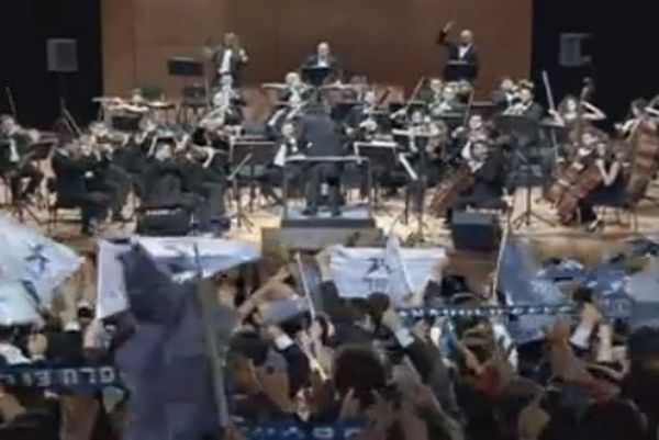 Εφές Αναντολού: Έκπληξη σε συναυλία κλασικής μουσικής (video)