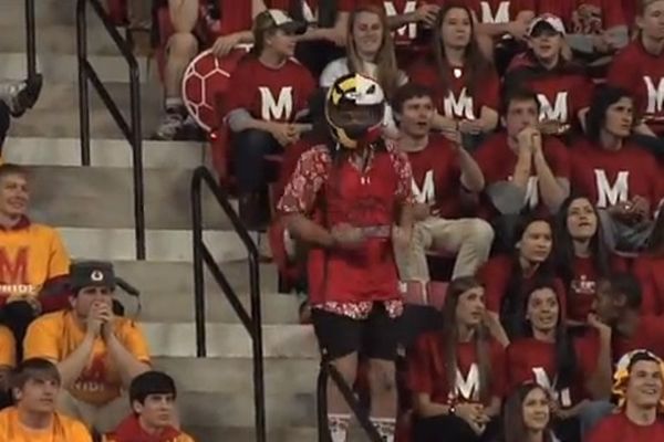 Maryland: Όλο το γήπεδο στο... πόδι για Harlem Shake (video)