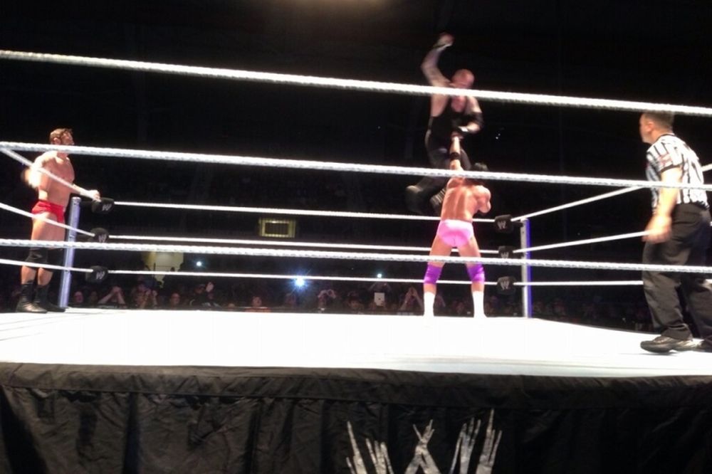 WWE: Επέστρεψε ο Undertaker! (photos+video)