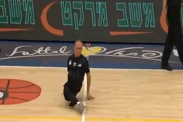 Ισραήλ: Διαιτητής χορεύει break dance! (video)