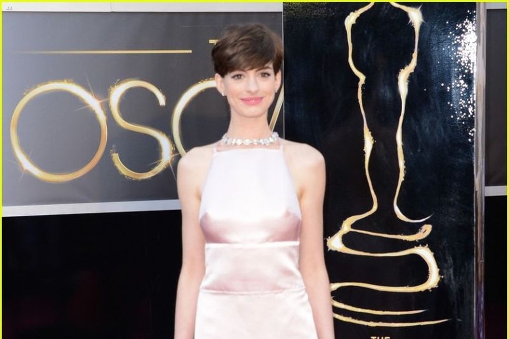 Anne Hathaway: απολογήθηκε για την εμφάνισή της στα Oscars