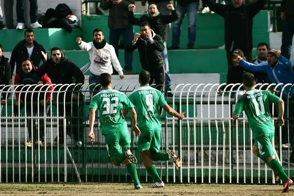 Football League 2: Ντέρμπι κορυφής