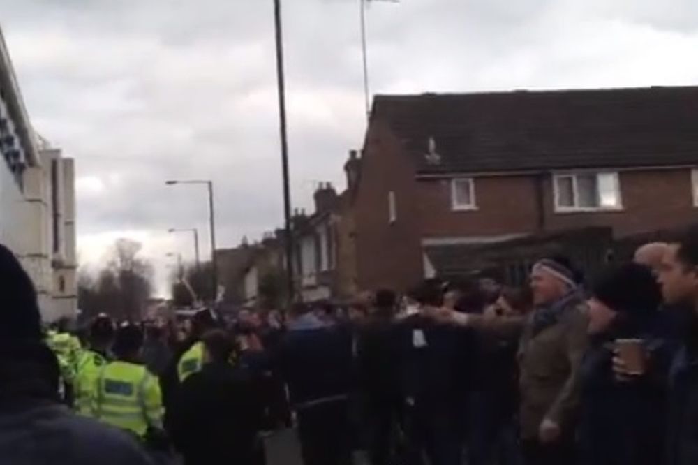 Τότεναμ - Άρσεναλ: Παραλίγο συμπλοκή των οπαδών (video)