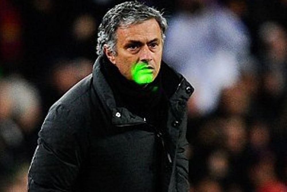 Λέιζερ σε Ρονάλντο, Μέσι, Μπαλοτέλι και Μουρίνιο! (photos)