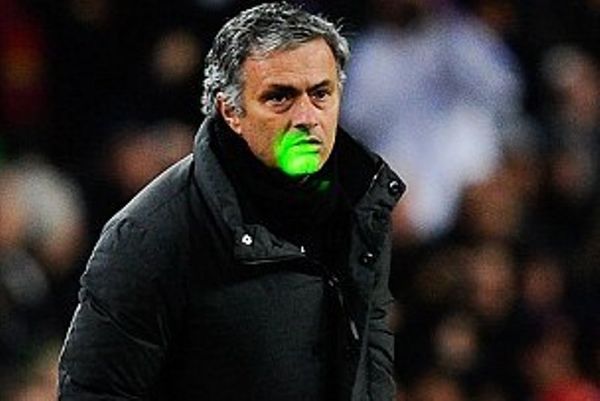 Λέιζερ σε Ρονάλντο, Μέσι, Μπαλοτέλι και Μουρίνιο! (photos)