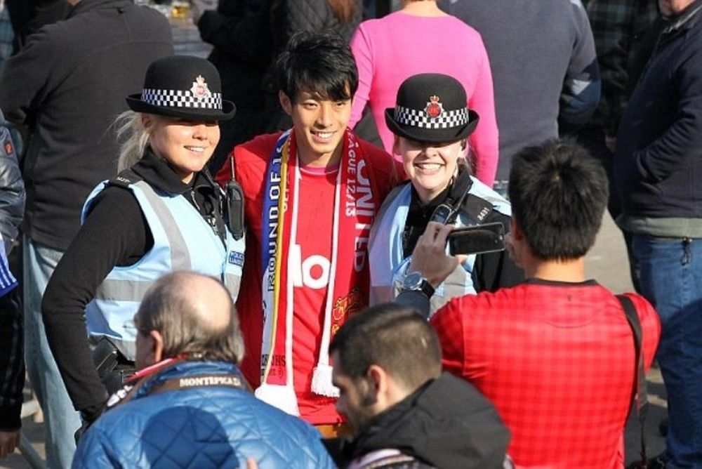 Ρεάλ Μαδρίτης: Η συνάντηση των οπαδών με την αστυνομία στο Μάντσεστερ (photos)