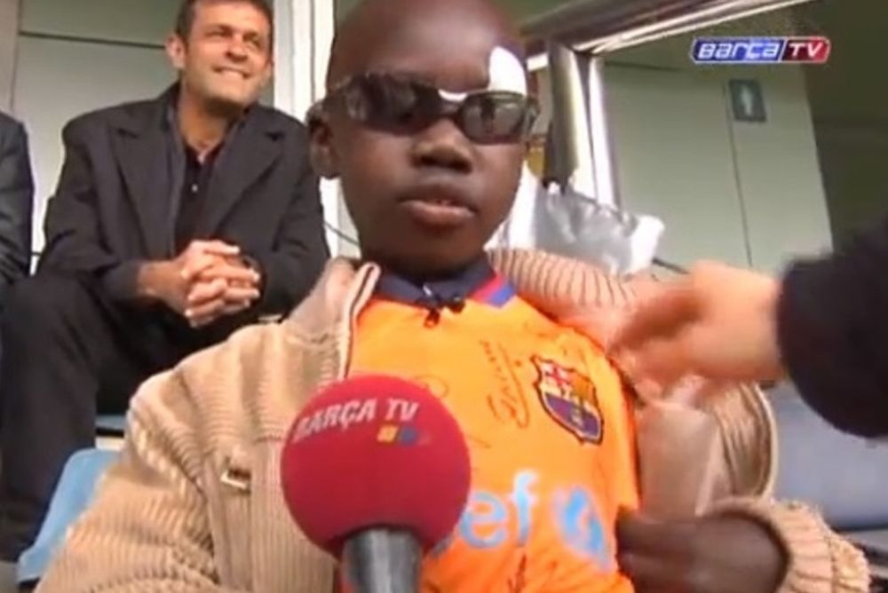 Μπαρτσελόνα: Τυφλό αγόρι αναγνωρίζει τους παίκτες μόνο με το άγγιγμα! (video)