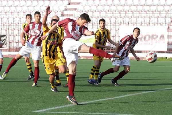 Football League 2: Πρόστιμο σε Προοδευτική και Φωστήρα