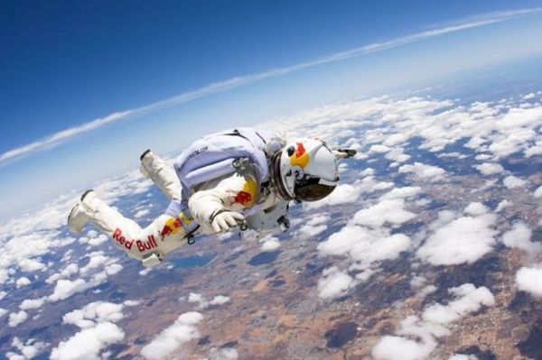 Τί είδε ο Felix Baumgatner την ώρα της ελεύθερης πτώσης από το διάστημα (video)