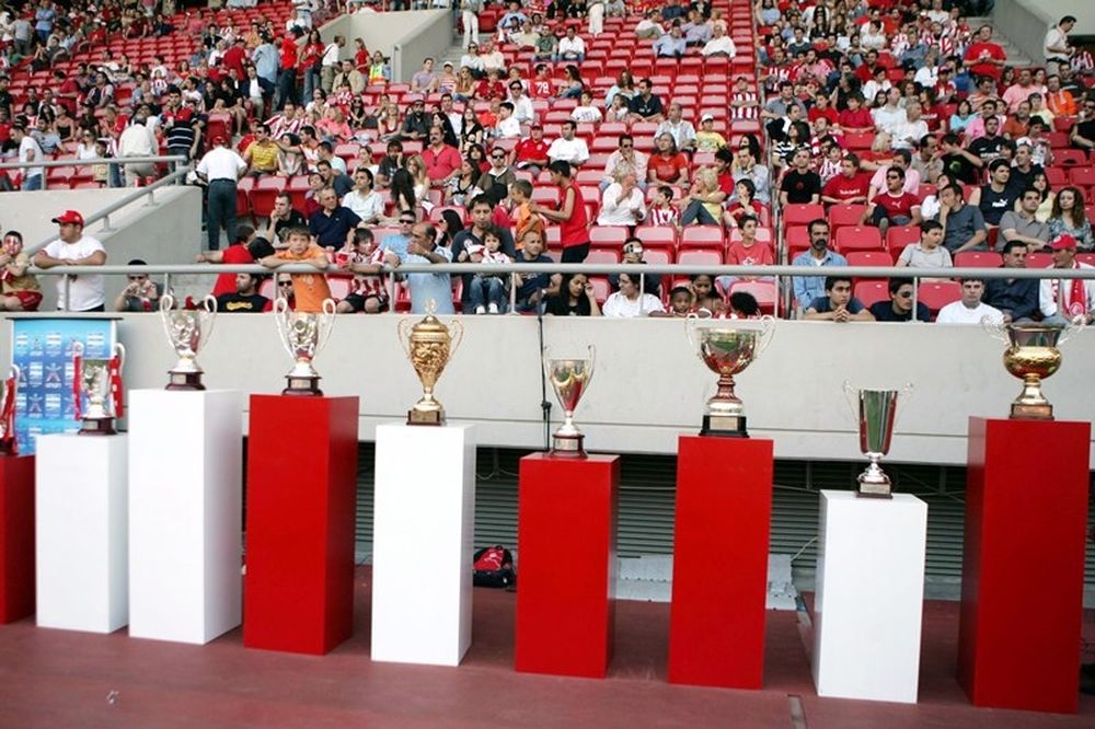 Μόνος του… και όλοι σας!