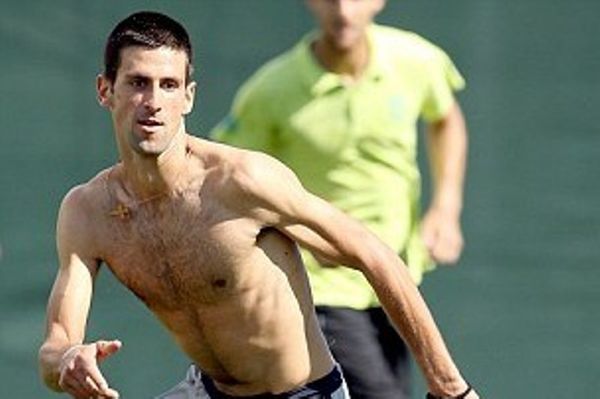 Τζόκοβιτς: Έπαιξε ποδόσφαιρο ημίγυμνος! (photos)
