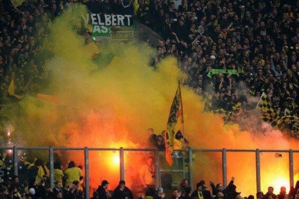 Μπορούσια Ντόρτμουντ: Show με φωτοβολίδες από τους οπαδούς (photos+video)